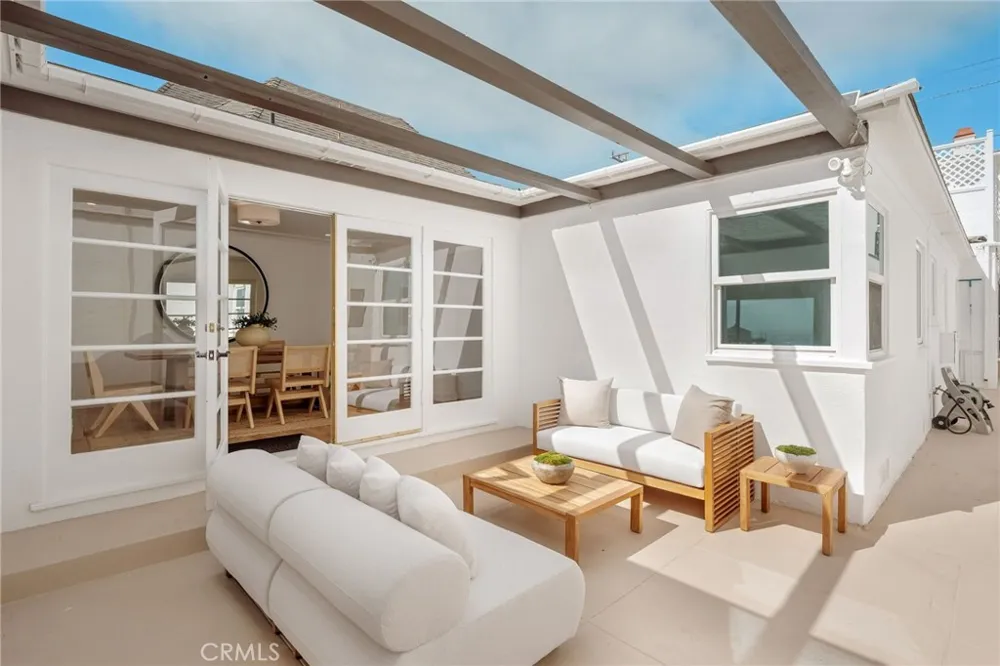 1016 The Strand Manhattan Beach, CA 90266