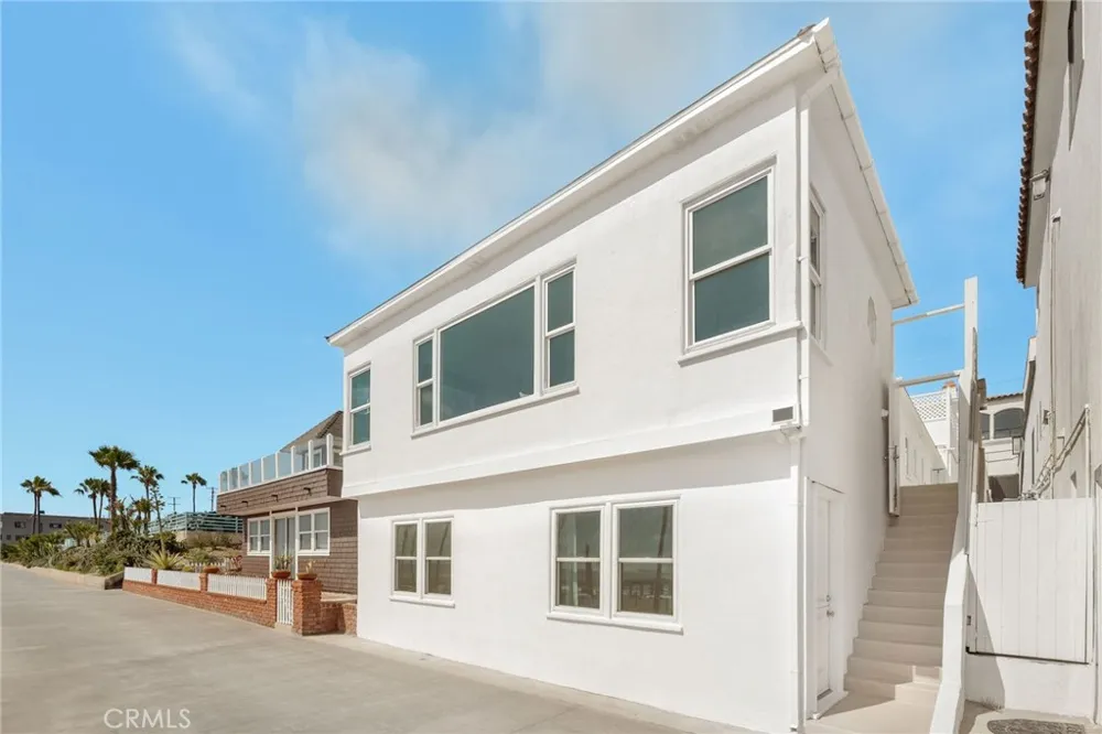 1016 The Strand Manhattan Beach, CA 90266