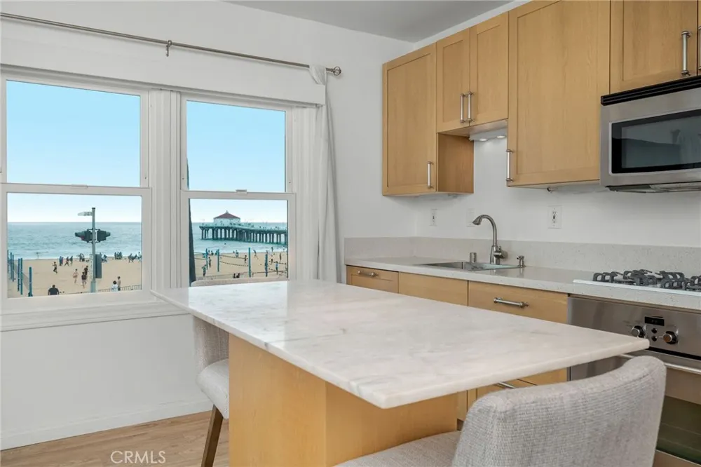 1016 The Strand Manhattan Beach, CA 90266