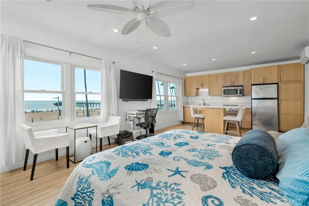 1016 The Strand Manhattan Beach, CA 90266