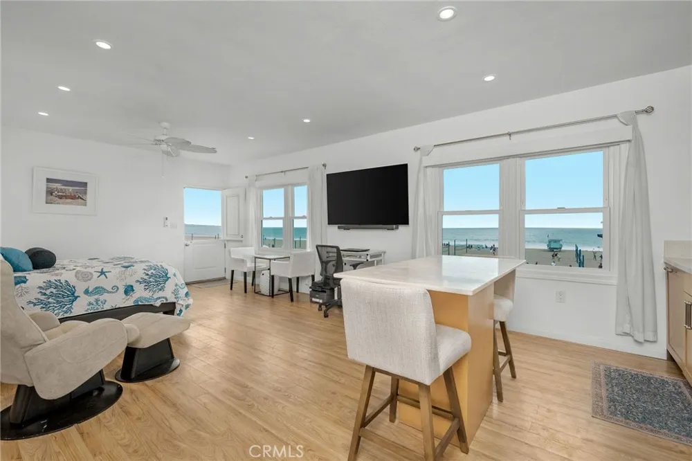 1016 The Strand Manhattan Beach, CA 90266
