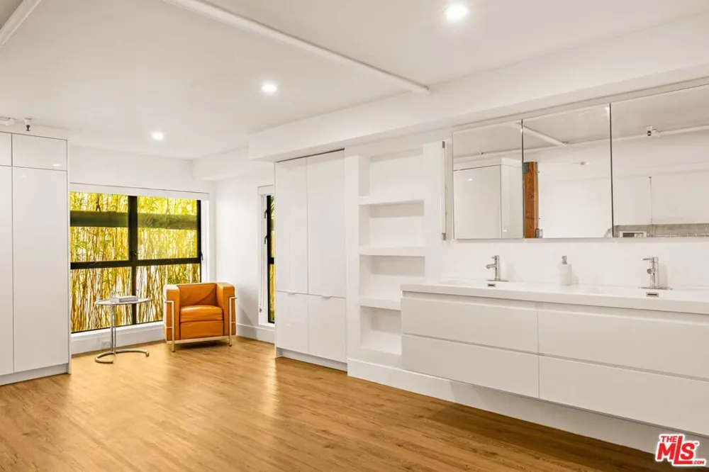 4115 Glencoe Avenue #107 Marina del Rey, CA 90292