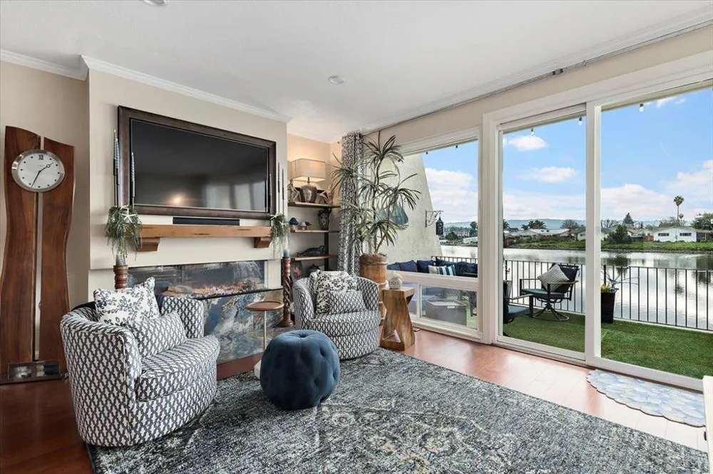 444 Fathom Drive San Mateo, CA 94404