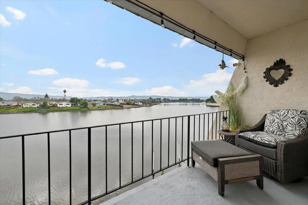 444 Fathom Drive San Mateo, CA 94404