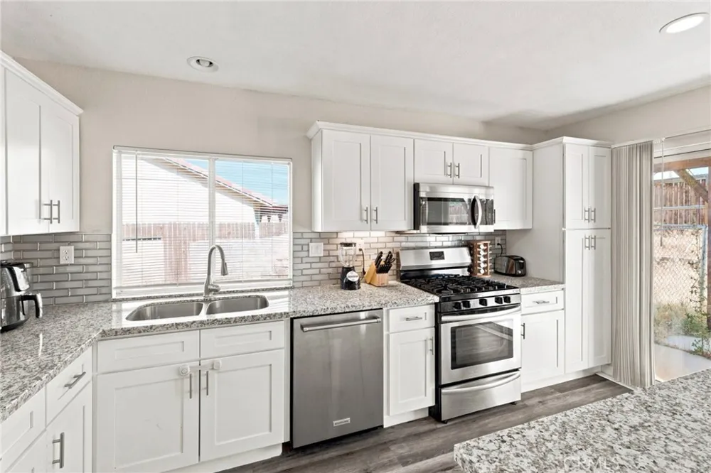 11323 Star Adelanto, CA 92301
