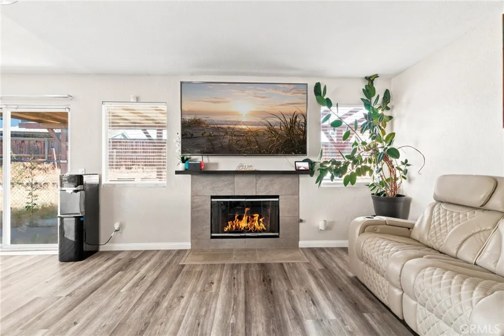11323 Star Adelanto, CA 92301