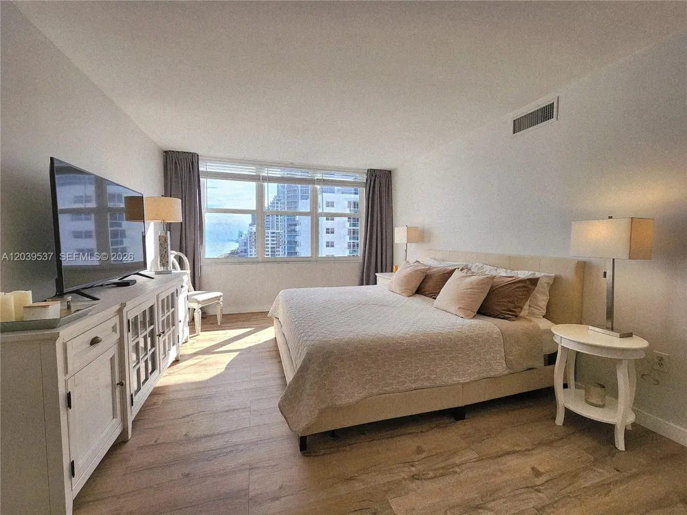 2751 S Ocean Dr #1406S Hollywood, FL 33019
