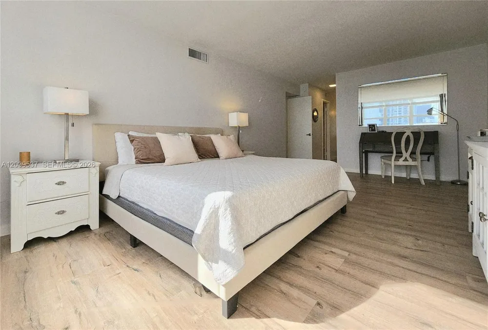 2751 S Ocean Dr #1406S Hollywood, FL 33019