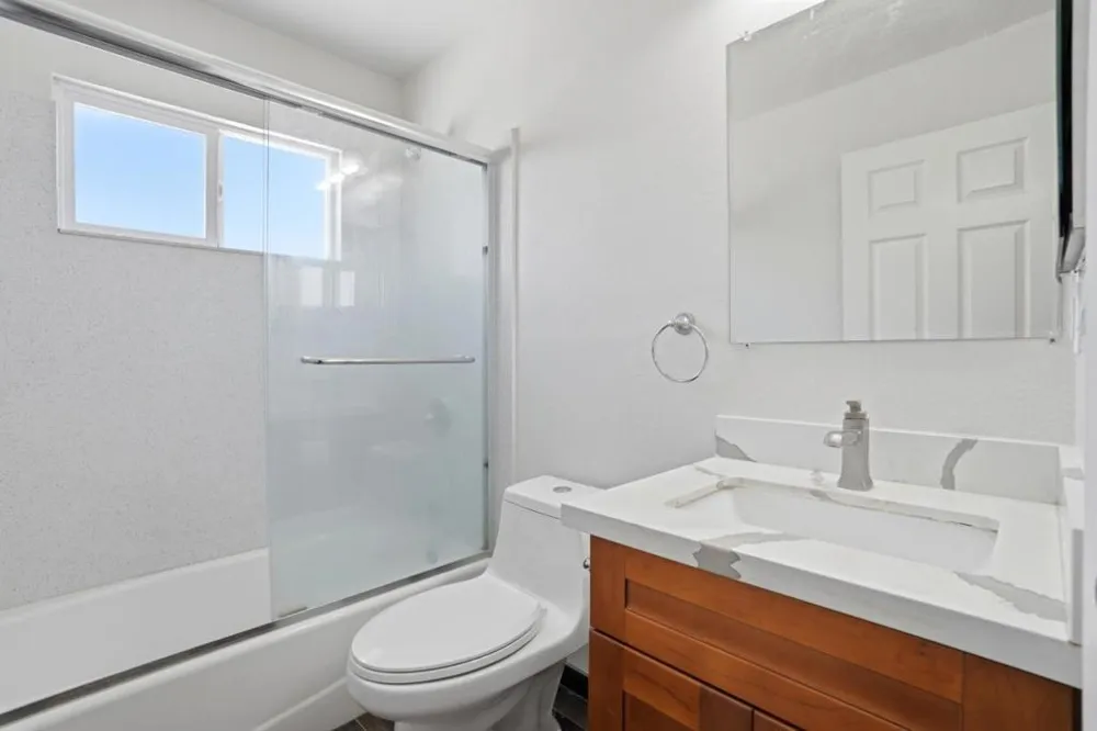 2369 Oakwood Drive East Palo Alto, CA 94303