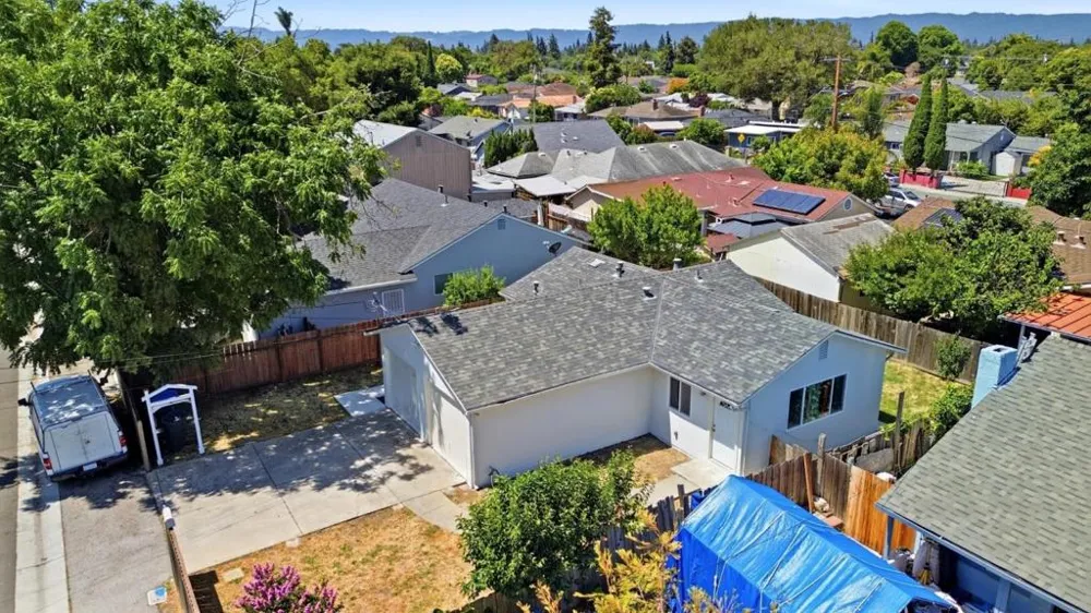 2369 Oakwood Drive East Palo Alto, CA 94303