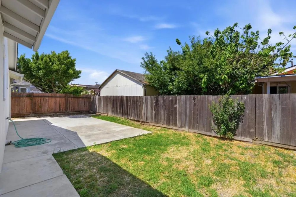 2369 Oakwood Drive East Palo Alto, CA 94303