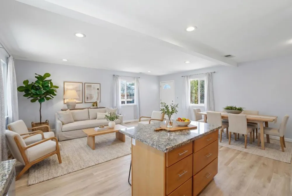 2369 Oakwood Drive East Palo Alto, CA 94303