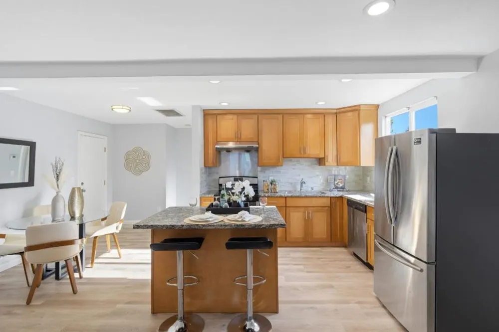 2369 Oakwood Drive East Palo Alto, CA 94303