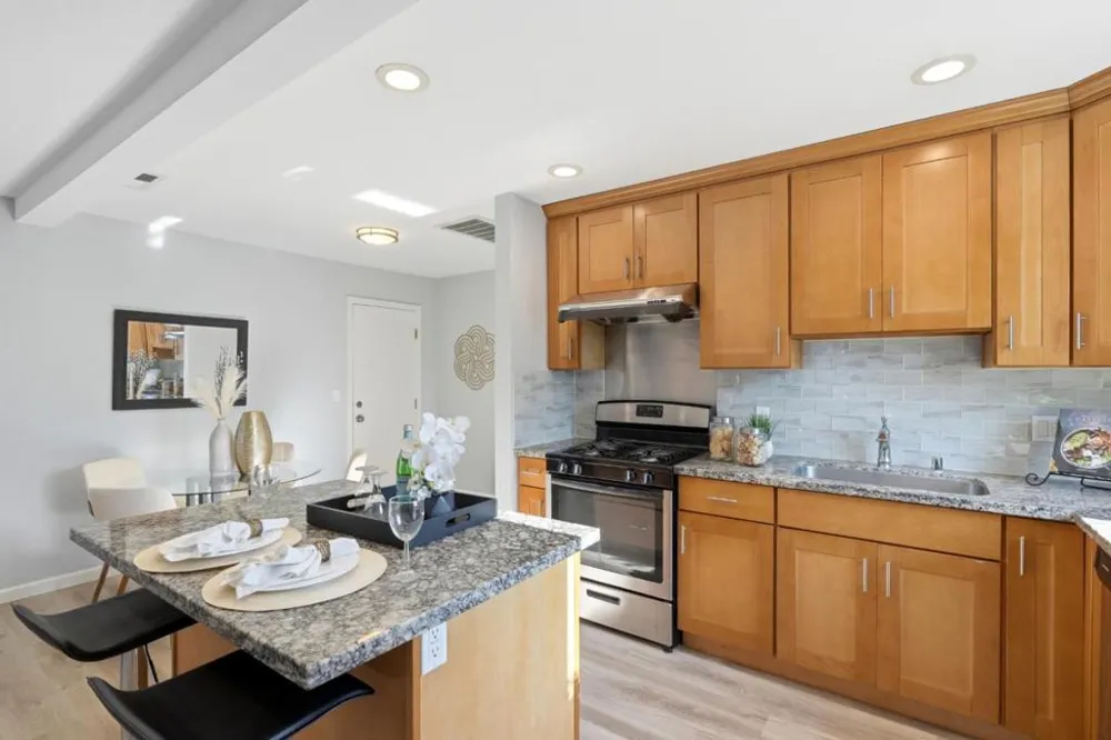 2369 Oakwood Drive East Palo Alto, CA 94303