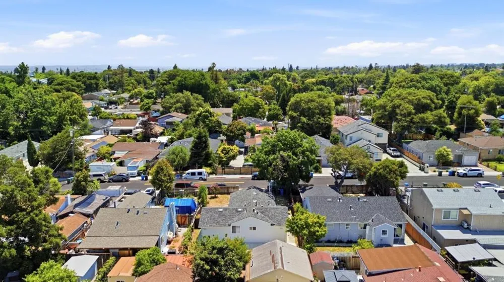 2369 Oakwood Drive East Palo Alto, CA 94303