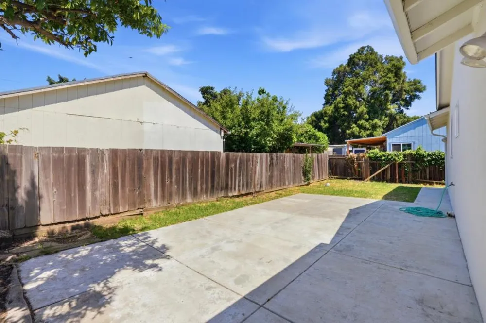 2369 Oakwood Drive East Palo Alto, CA 94303
