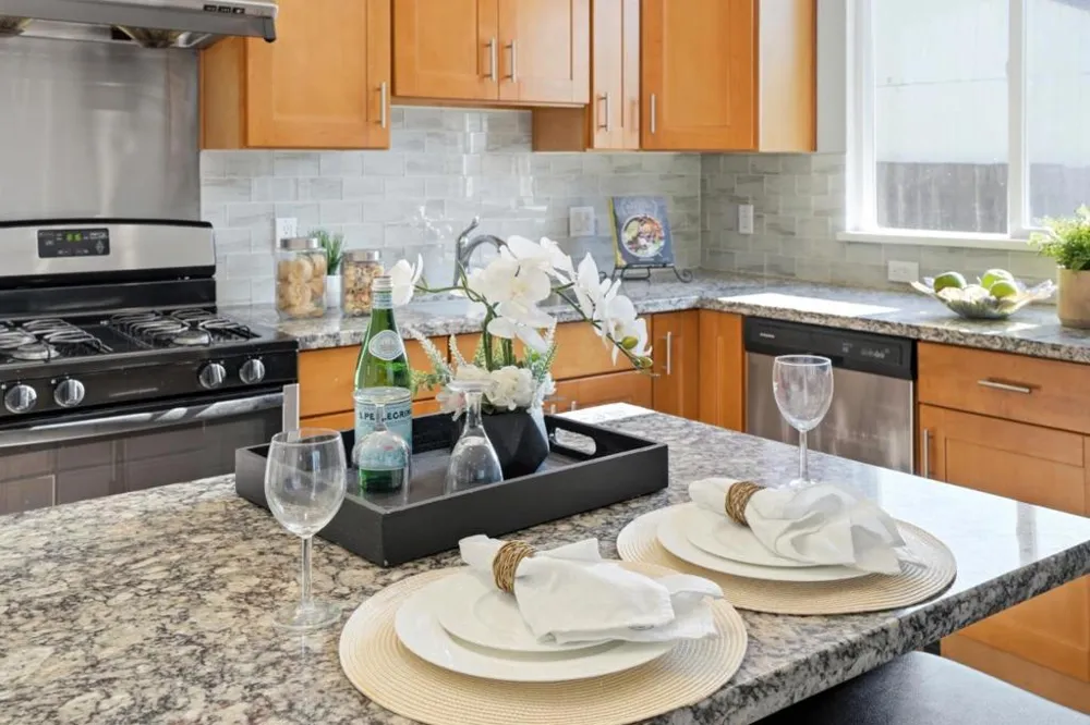 2369 Oakwood Drive East Palo Alto, CA 94303