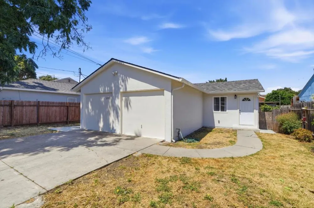 2369 Oakwood Drive East Palo Alto, CA 94303