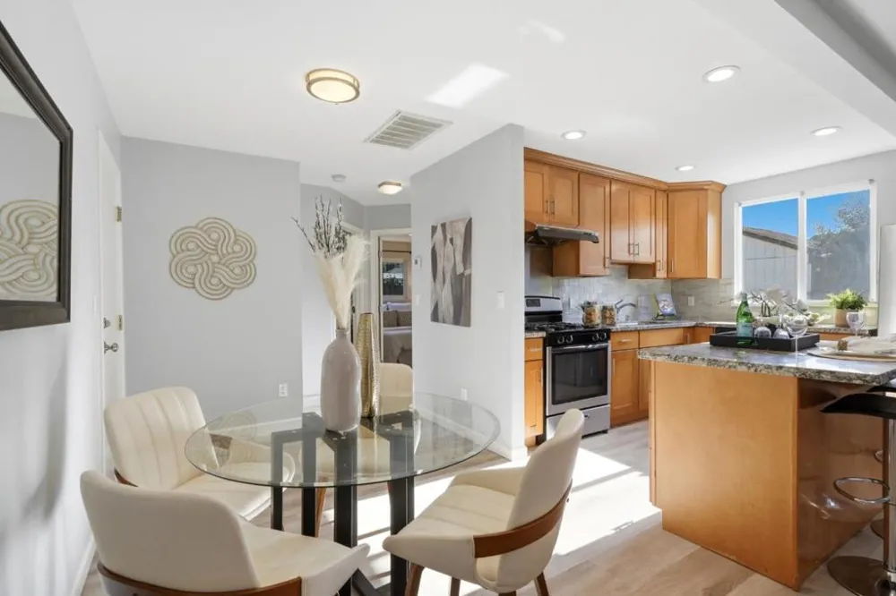 2369 Oakwood Drive East Palo Alto, CA 94303