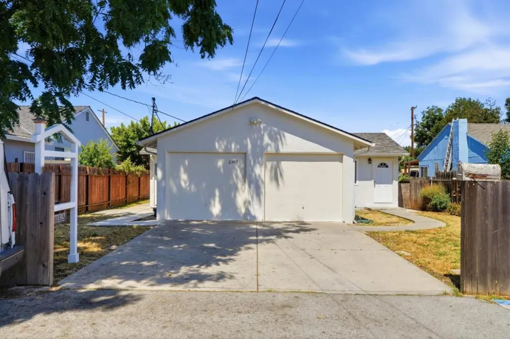 2369 Oakwood Drive East Palo Alto, CA 94303