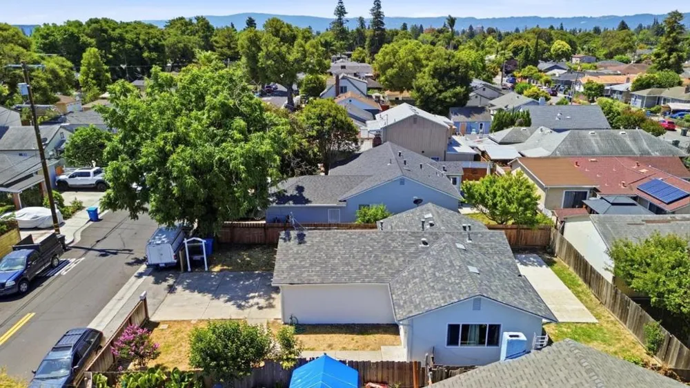 2369 Oakwood Drive East Palo Alto, CA 94303