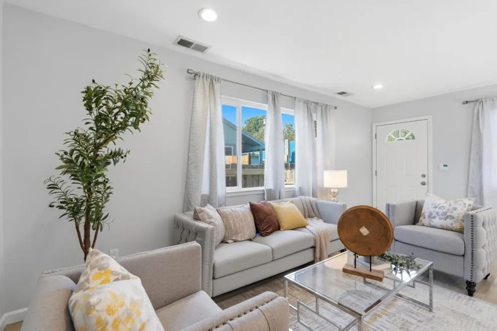 2369 Oakwood Drive East Palo Alto, CA 94303
