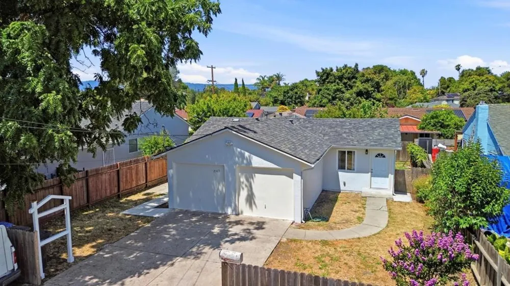 2369 Oakwood Drive East Palo Alto, CA 94303
