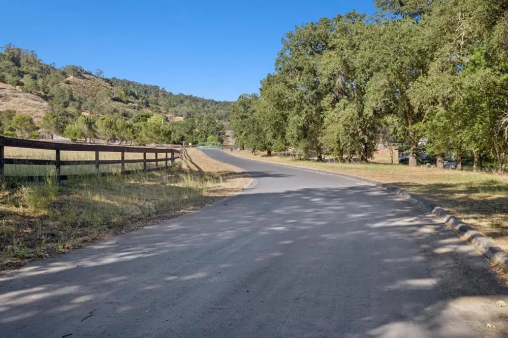 6790 Redwood Retreat Road Gilroy, CA 95020
