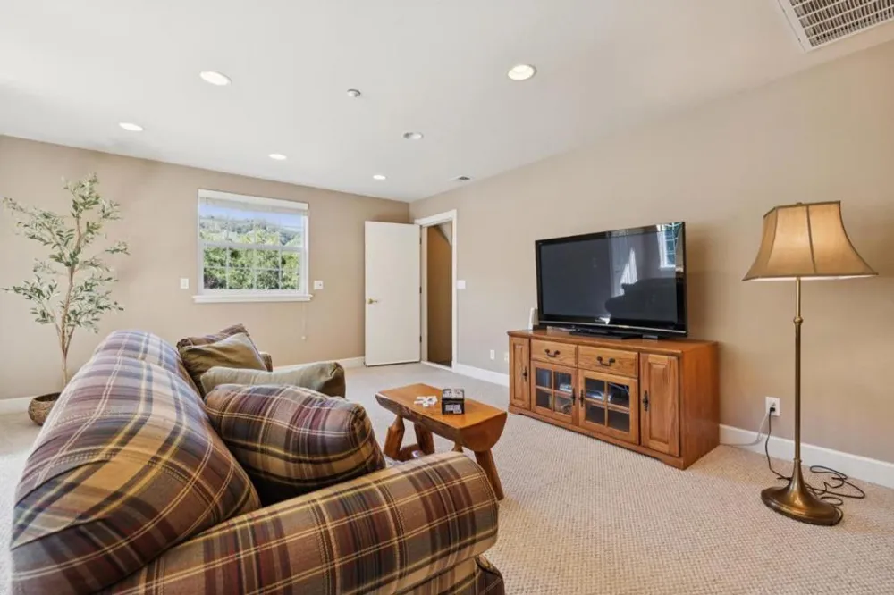 6790 Redwood Retreat Road Gilroy, CA 95020