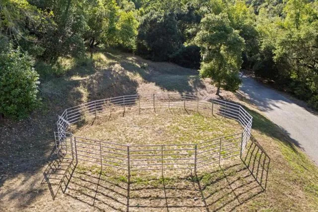 6790 Redwood Retreat Road Gilroy, CA 95020