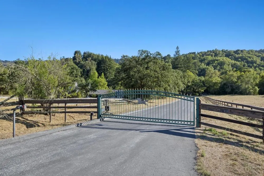 6790 Redwood Retreat Road Gilroy, CA 95020