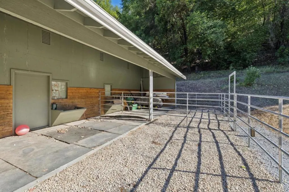6790 Redwood Retreat Road Gilroy, CA 95020