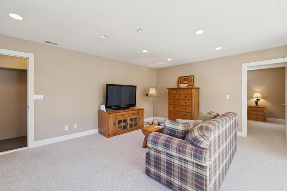 6790 Redwood Retreat Road Gilroy, CA 95020