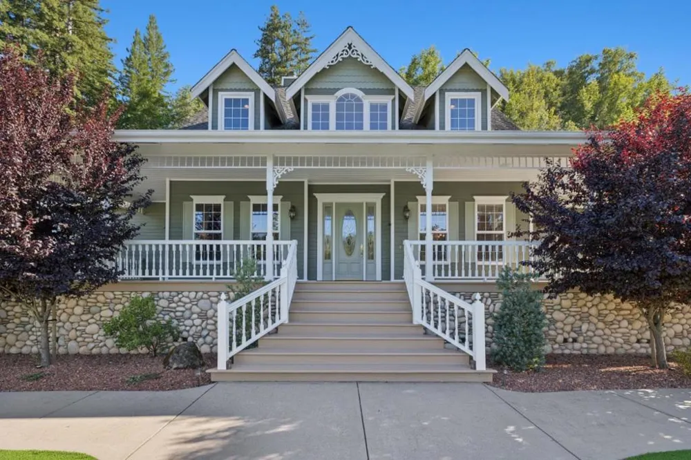 6790 Redwood Retreat Road Gilroy, CA 95020