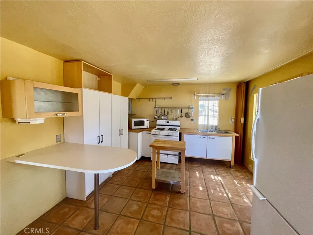 49324 Whiteside Morongo Valley, CA 92256