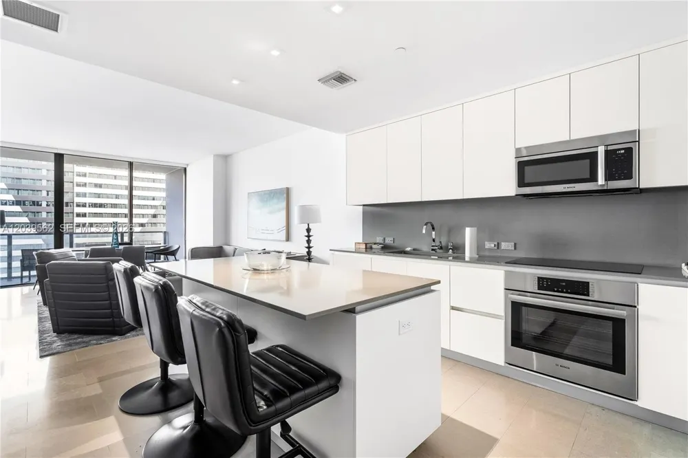88 SW 7th St #1006 Miami, FL 33130