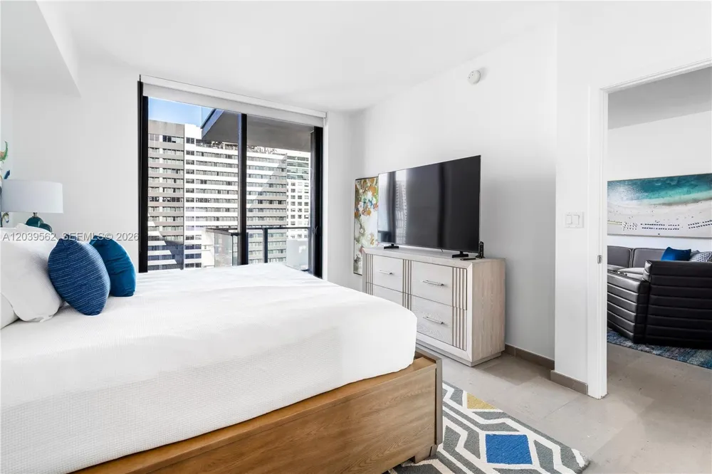 88 SW 7th St #1006 Miami, FL 33130