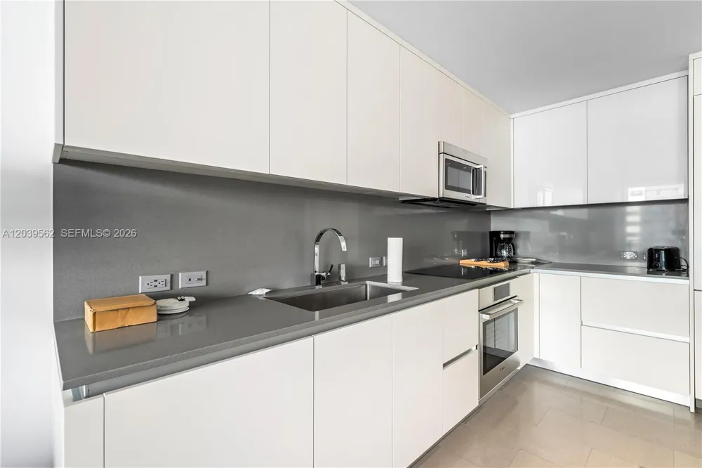 88 SW 7th St #1006 Miami, FL 33130