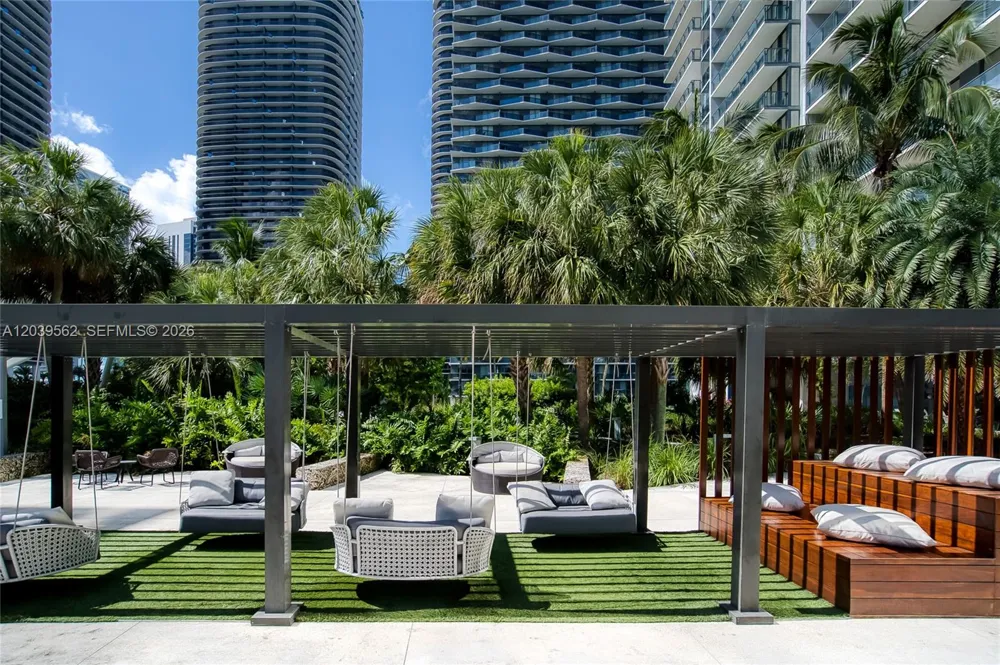 88 SW 7th St #1006 Miami, FL 33130