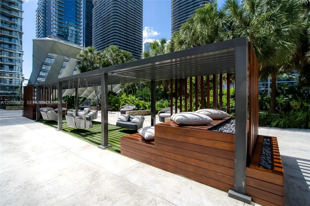 88 SW 7th St #1006 Miami, FL 33130