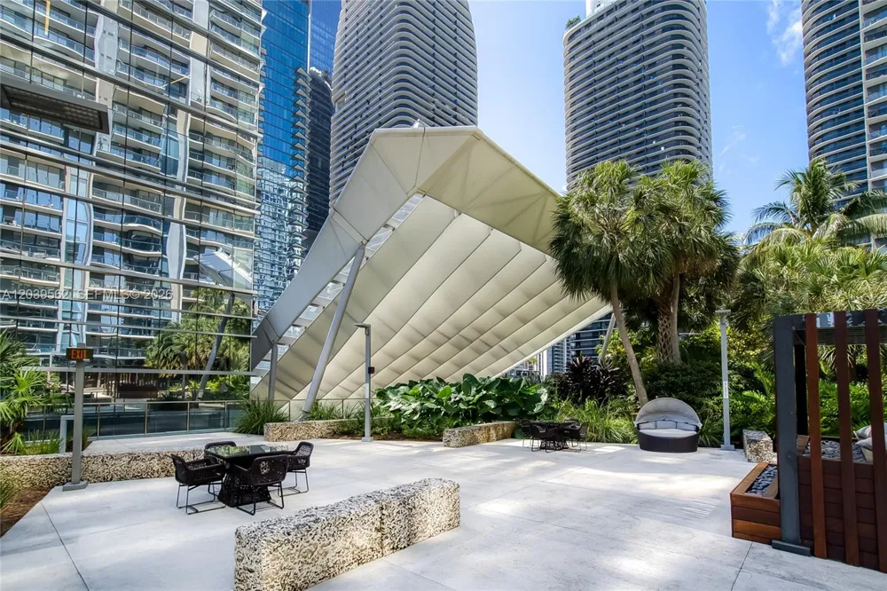 88 SW 7th St #1006 Miami, FL 33130