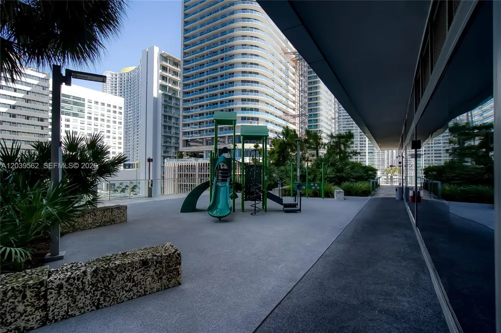 88 SW 7th St #1006 Miami, FL 33130