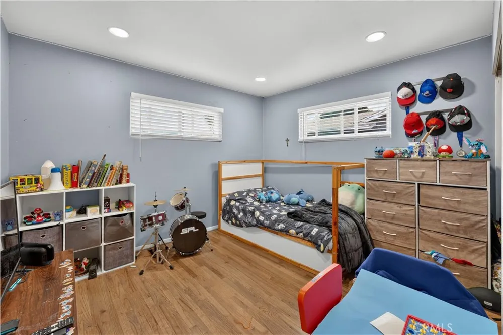 20734 Hawaiian Lakewood, CA 90715
