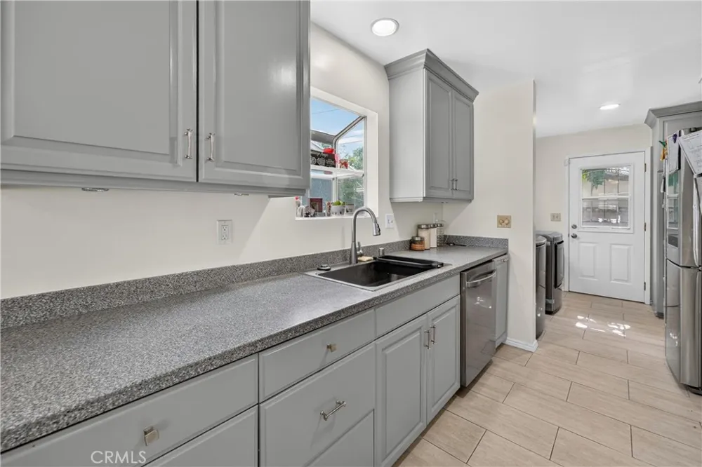 20734 Hawaiian Lakewood, CA 90715