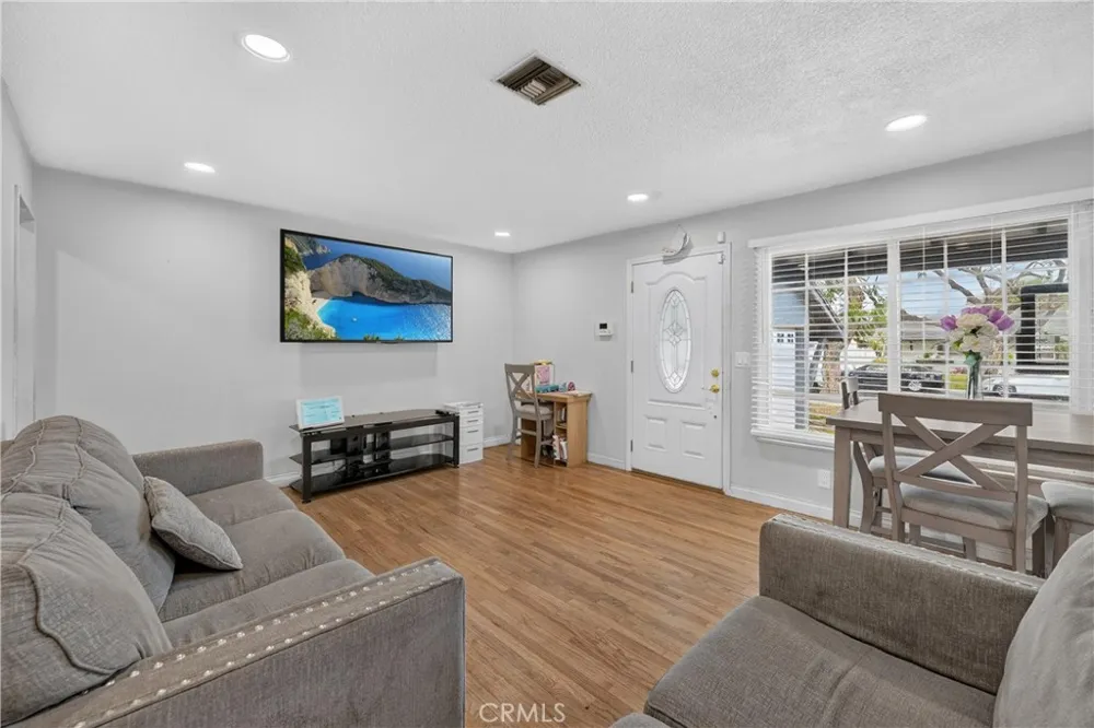 20734 Hawaiian Lakewood, CA 90715