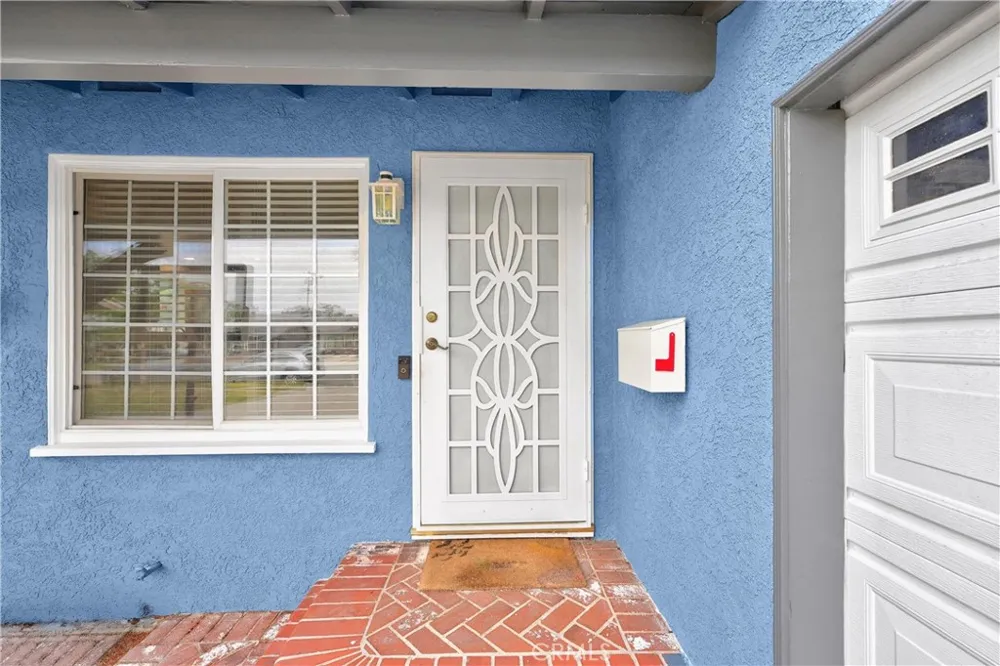 20734 Hawaiian Lakewood, CA 90715