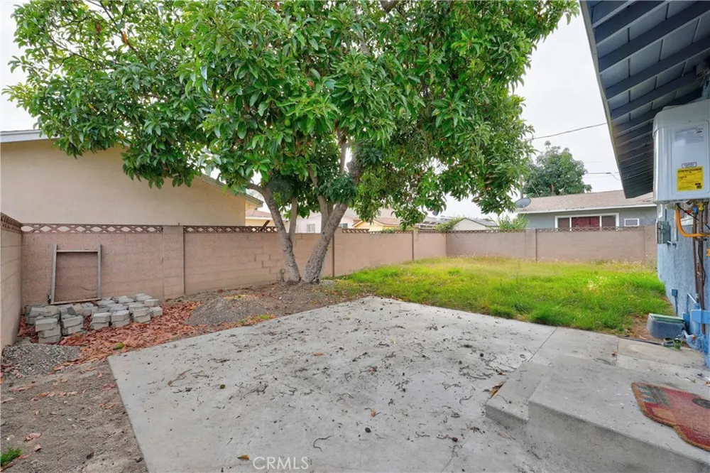 20734 Hawaiian Lakewood, CA 90715