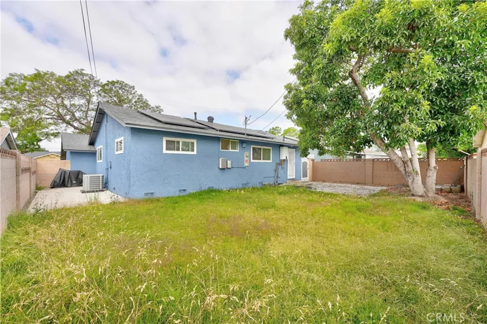 20734 Hawaiian Lakewood, CA 90715