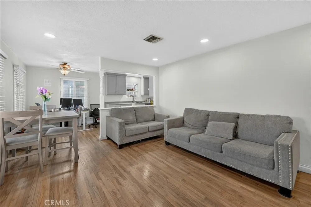 20734 Hawaiian Lakewood, CA 90715