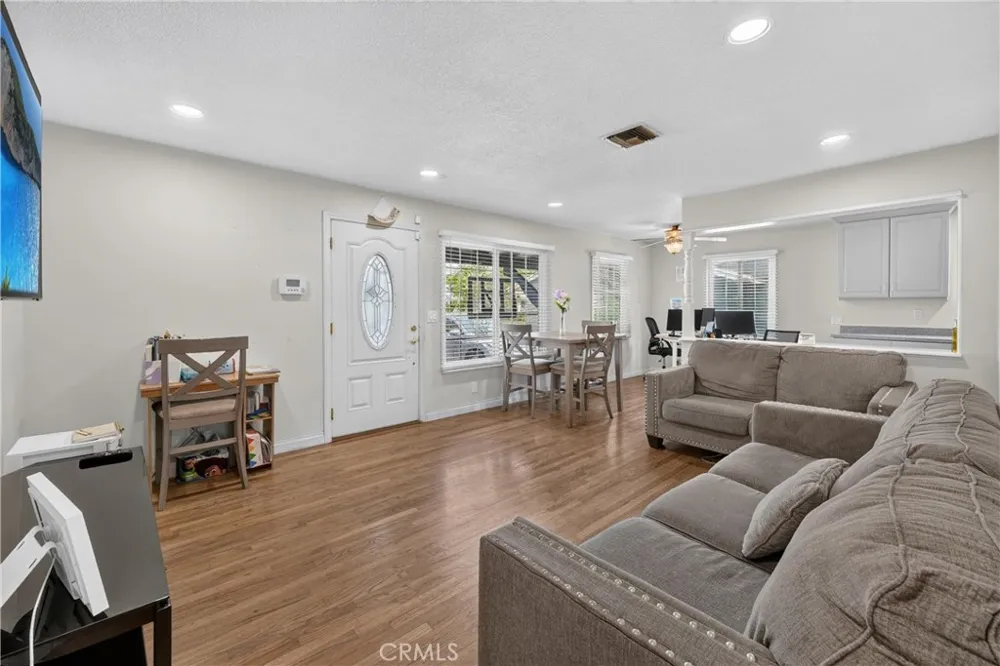 20734 Hawaiian Lakewood, CA 90715